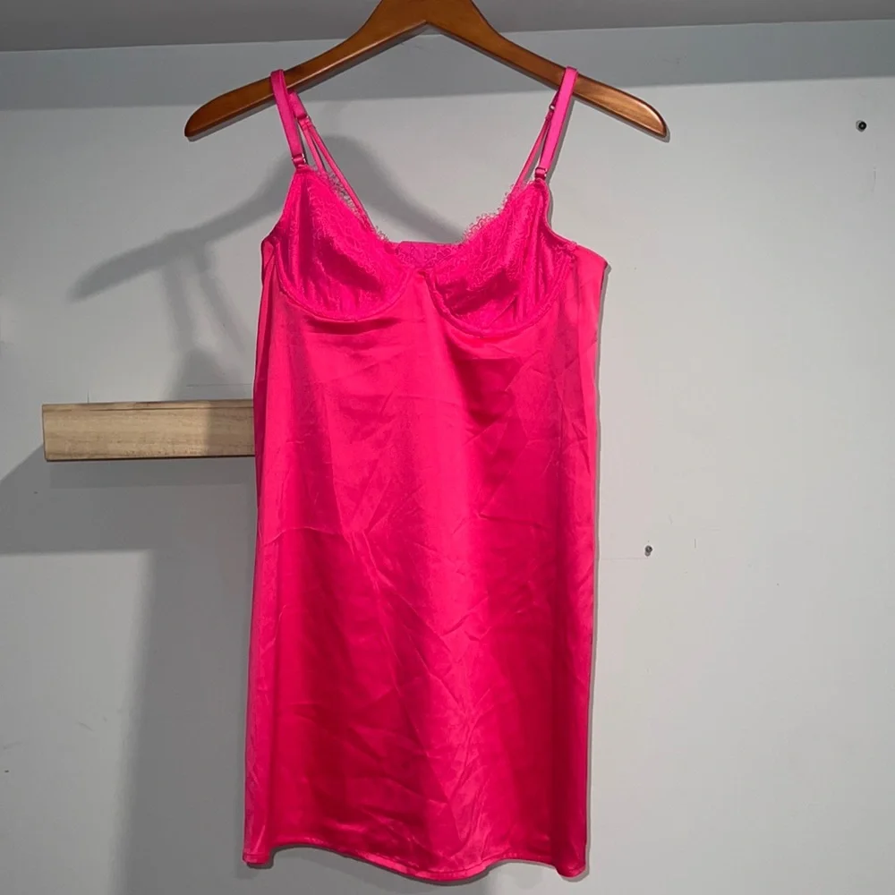 Pink slip‎